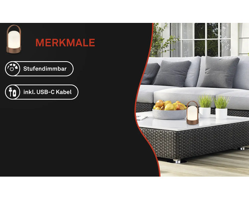 Tragbare LED-Außenleuchte auf einem Loungetisch mit den Merkmalen Stufendimmbar und inklusive USB-C-Kabel.