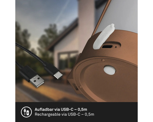 Detailansicht einer Leuchte mit USB-C-Ladeanschluss und einem 0,5 Meter langen Ladekabel.