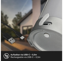 Nahaufnahme eines Produkts mit USB-C-Anschluss und einem null komma fünf Meter langen USB-Ladekabel.