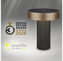 Moderne Tischleuchte mit geriffeltem Sockel, Auszeichnung German Design Award Winner 2026 und erster Platz Leuchte des Jahres 2025.