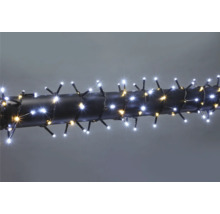 LED-Cluster-Lichterkette mit zahlreichen kleinen Leuchtpunkten um ein Rohr gewickelt.
