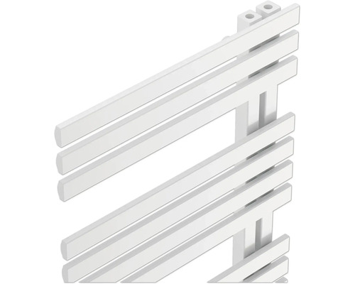 Weißer Badheizkörper mit flachen horizontalen Lamellen und seitlicher Öffnung für Handtücher.
