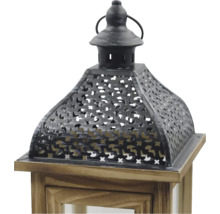 Oberer Teil einer Laterne aus braunem Holz und schwarzem Metall mit dekorativem Lochmuster und Tragegriff.