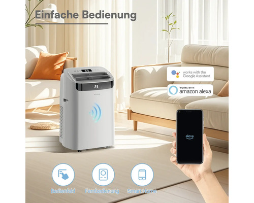 Mobiles Klimagerät in hellem Wohnzimmer, steuerbar über Bedienfeld, Fernbedienung und Smart Home App. Kompatibel mit Google Assistant und Amazon Alexa.