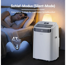 Mobiles Klimagerät im Schlafzimmer neben einer schlafenden Person, Schlafmodus mit 43 Dezibel für leisen Betrieb bei Nacht.