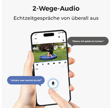 Smartphone-Anwendung zeigt Zwei-Wege-Audio-Funktion einer Sicherheitskamera mit Live-Video eines spielenden Kindes im Garten.