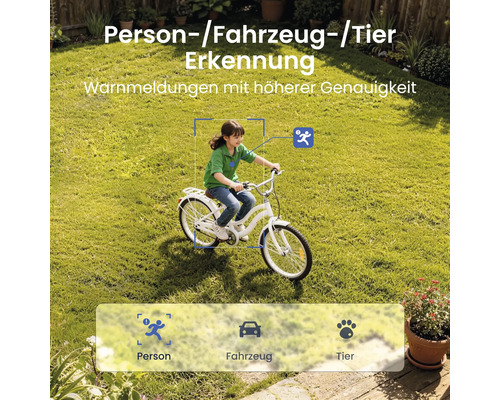 Kind auf weißem Fahrrad im Garten, Symbole für Personenerkennung, Fahrzeugerkennung und Tiererkennung einer Überwachungskamera.