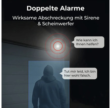 Sicherheitskamera mit Doppeltalarm durch Sirene und Scheinwerfer, Personenerkennung bei Nacht und Gegensprechfunktion vor einem Garagentor.
