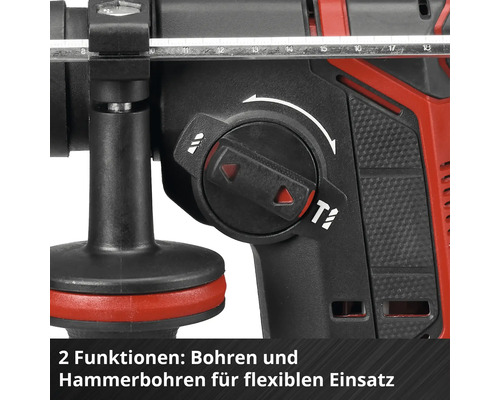 Nahaufnahme eines Bohrhammers mit Funktionswahlschalter für Bohren und Hammerbohren, Tiefenanschlag und Zusatzhandgriff.