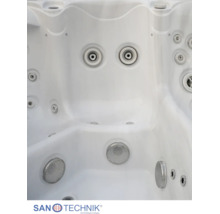 Innenansicht eines Whirlpools mit verschiedenen Massagedüsen und Ansauggittern aus weißem Sanitäracryl. SANOTECHNIK Logo.