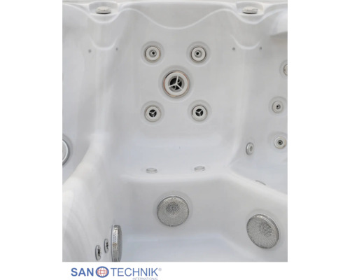 Innenansicht eines Whirlpools mit Massagedüsen und Ansauggittern. Sanotechnik International Logo.