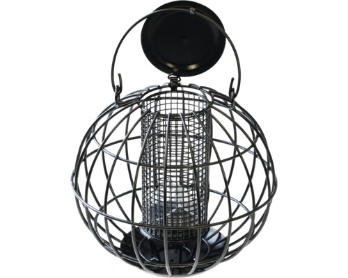 Futtersäule mit kugelförmigem Schutzkorb aus Metall für Wildvögel zum Aufhängen.