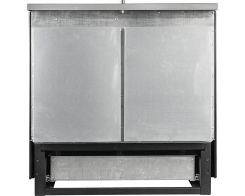 Rückseite eines Kaminofens mit Metallverkleidung und Aschekasten