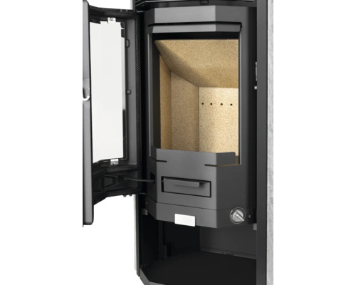 Geöffneter Kaminofen mit Brennraum aus Vermiculite, Aschekastenschublade und Bedienelementen.