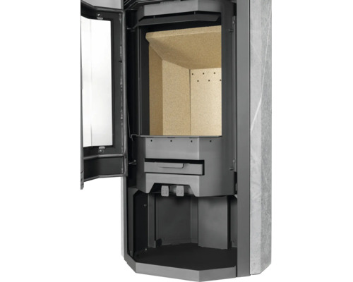 Geöffneter Kaminofen mit Brennraum aus Schamottesteinen, Aschekasten und Luftreglern.