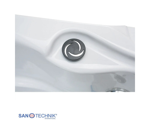Nahaufnahme eines kreisförmigen Bedienelements mit Wirbelsymbol auf einer weißen Badewanne, Sanotechnik International Logo.