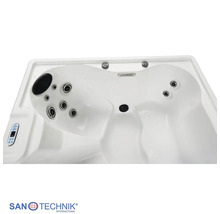 Innenansicht eines Whirlpools mit Massagedüsen, Bedienpanel, Kopfstütze und Sanotechnik International Logo.