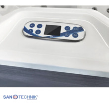 Digitales Bedienelement von Sanotechnik für Whirlpools mit Display und Funktionstasten für Temperatur und Massage. Sanotechnik Logo.