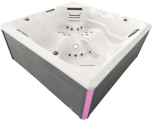 Quadratischer Außenwhirlpool mit grauer Verkleidung in Holzoptik, weißem Innenbecken, Massagedüsen und LED-Beleuchtung.