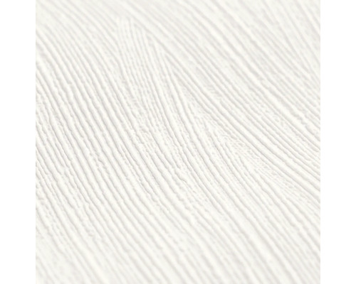 Strukturierte weiße Tapete mit feinen, diagonalen Linien und fühlbarer Oberflächenstruktur.