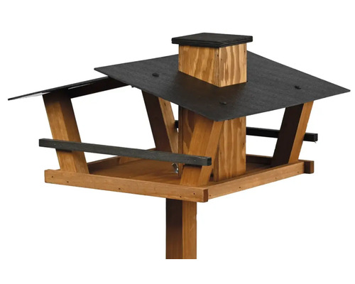 Vogelhaus aus Holz mit Ständer und schwarzem Dach für Gartenvögel.