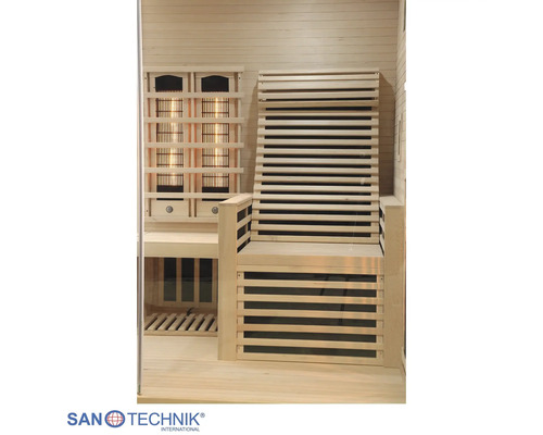 Innenansicht einer Infrarotkabine aus hellem Holz mit ergonomischem Sitz und Infrarotstrahlern hinter Holzgittern. SanTechnik International Logo.