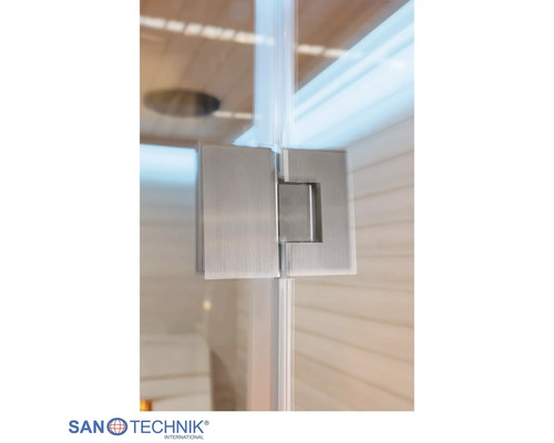Eckiges Scharnier aus gebürstetem Metall für eine Saunaglastür mit transparenter Dichtung. Santechnik International Logo.
