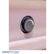Drehkopf zur Steuerung einer Infrarotkabine auf Holz, Sanotechnik Logo.