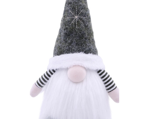 Weihnachtswichtel mit grauem Filzhut, weißer Schneeflocken-Stickerei, weißem Plüschbart und schwarz-weiß gestreiften Armen.