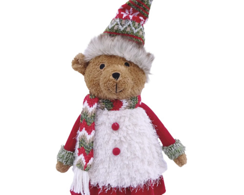 Teddybär mit Wintermütze, Schal und weißem strukturiertem Pullover mit roten Knöpfen.