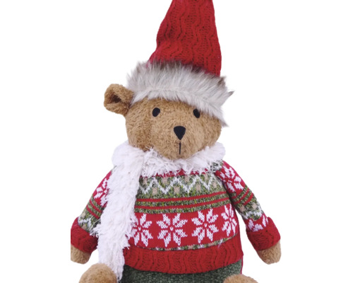 Plüschbär in weihnachtlicher Kleidung mit rotem Strickpullover, Mütze und weißem Schal.