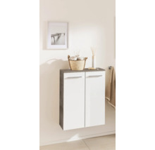 Moderner Badschrank mit zwei weißen Türen, Korpus in Grau und silbernen Griffen in einem hellen, organisierten Badezimmer.
