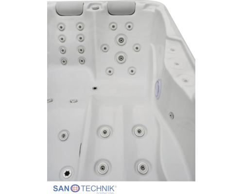 Innenansicht eines weißen Whirlpools von Sanotechnik mit Massagedüsen und Kopfstützen sowie Sanotechnik International Logo.