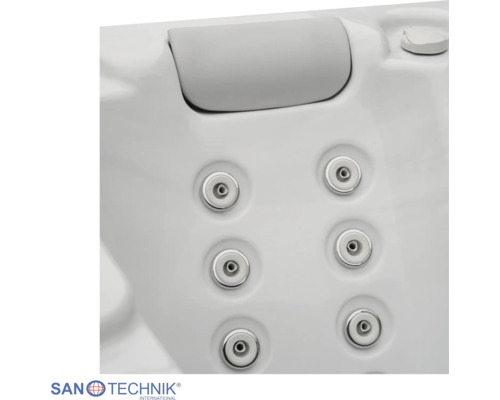 Nahaufnahme eines Whirlpool-Innenraums mit grauer Kopfstütze und sechs Massagedüsen. Sanotechnik Logo.