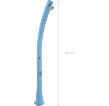 Blaue gebogene Solardusche mit Regenduschkopf, Einhebelmischer und Entnahmehahn, Höhe 223 Zentimeter.