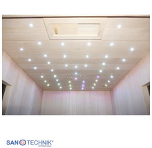 Saunadecke aus hellem Holz mit integriertem LED-Sternenhimmel und einem Lüftungsschieber aus Holz. Sanotechnik International Logo.
