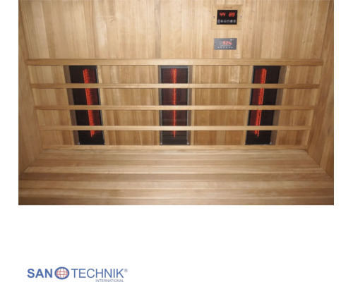 Innenansicht einer Infrarotkabine aus hellem Holz mit drei Heizelementen, einer Sitzbank und zwei digitalen Anzeigeinstrumenten.