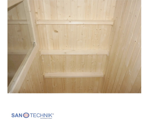 Innenansicht einer Sauna aus Holz mit vertikalen Paneelen, horizontalen Querstreben und Sanotechnik International Logo.