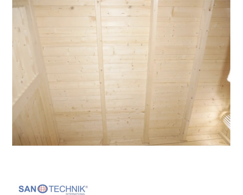 Innenansicht einer Sauna mit hellen Holzpaneelen und vertikalen Stützbalken. Sanotechnik International Logo.