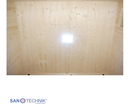 Innenansicht einer Sauna mit hellen Holzpaneelen und quadratischer Deckenleuchte. Sanotechnik Logo.