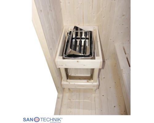 Saunaofen aus Edelstahl mit Holzschutzgitter in einer hellen Holzsauna. Sanotechnik Logo.