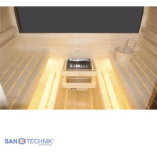 Innenansicht einer Sauna aus hellem Holz mit Sitzbänken, Saunaofen, Holzeimer und indirekter Beleuchtung. Sanotechnik International Logo.