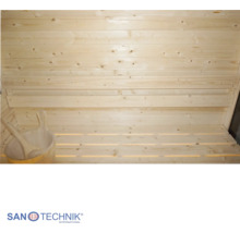 Saunainnenraum aus hellem Holz mit Bank, Rückenlehne, Holzeimer und Schöpfkelle. Sanotechnik Logo.