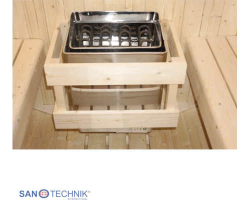 Elektrischer Saunaofen aus Edelstahl mit Holz-Schutzgitter in einer hellen Sauna mit Holzbänken. Sanotechnik Logo.