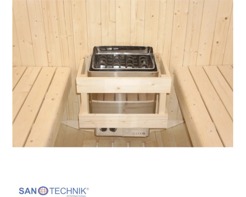 Elektro-Saunaofen aus Edelstahl mit Holzschutzgitter zwischen Holzbänken in einer hellen Saunakabine aus Holz. SAN TECHNIK Logo.