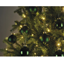 Weihnachtsbaum geschmückt mit dunkelgrünen matten und glänzenden Christbaumkugeln sowie einer warmweißen LED-Lichterkette.