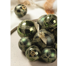 Grüne Christbaumkugeln mit goldenem, glitzerndem Gittermuster und Bändern.
