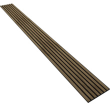 Akustikpaneel mit Holzlamellen auf dunklem Filz zur Wandverkleidung.