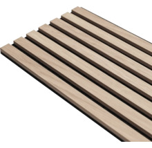 Akustikpaneel mit Holzlamellen auf Filzträger zur Wandgestaltung.