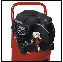 Detailansicht eines Kompressors mit Manometer zur Druckanzeige, einem roten Druckregler und einer Schnellkupplung.